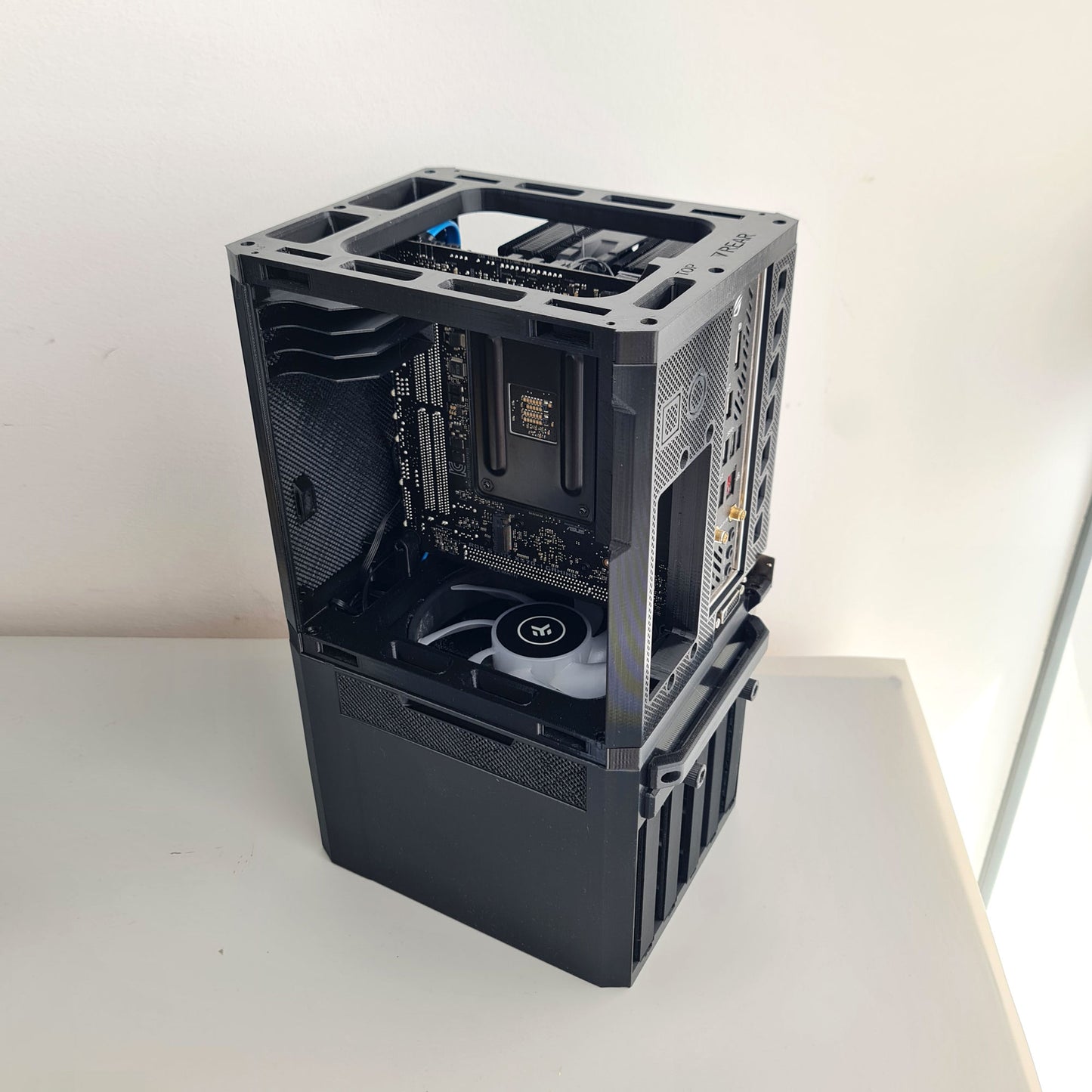 MASS - Stackable NAS ITX Enclosure